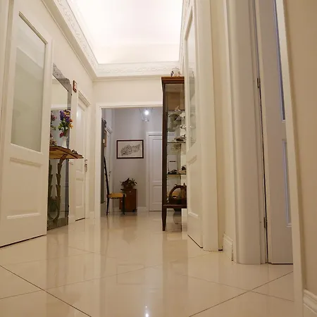 Nori Oda ve Kahvaltı Roma